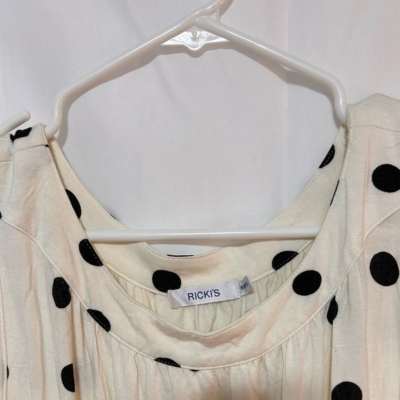 Ricki's xxl Cream and Black Sleeveless Blouse- nice neckline- dress up - Picture 7 of 8